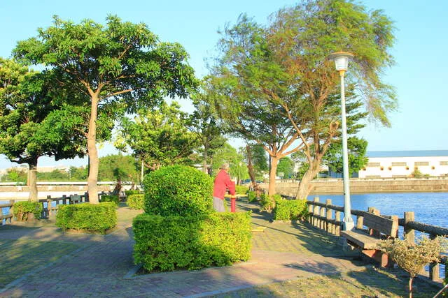 茄苳里埤塘公園