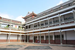 民國七十六年起即開辦研習班，並於八十五、八十九年分別成立「南、北管實驗樂團」，積極培育大量的曲藝文化薪傳人才。