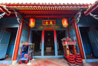 鹿港丁家大宅門前