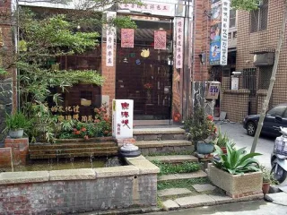 鹿港燒陶藝館門前階梯