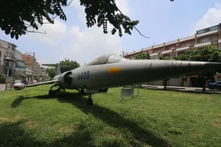 熱心的鎮長得知軍方欲報廢老舊飛機，在極力爭取下，造就了這個軍機公園，讓民眾有機會親近這些飛機。