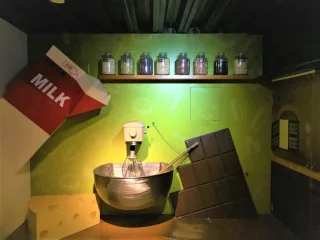 巨大攪拌機和食材們，彷彿來到巨人的國度，所有東西都被放大了！
