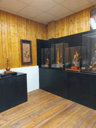 黃紗榮木雕坊