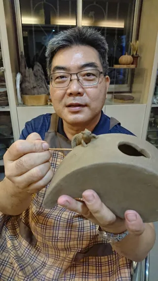 許宗煥老師手捏茶壺創作
