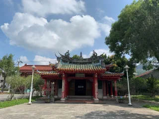 林先生廟│傳聞施世榜開鑿八堡圳遇困，有一名自稱林先生的老翁解決引水問題。後人尊稱他為「台灣大禹」，建廟紀念，至今無人得知其名。