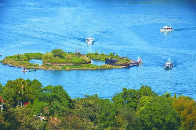 拉魯島