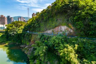 六堵險圳步道全景