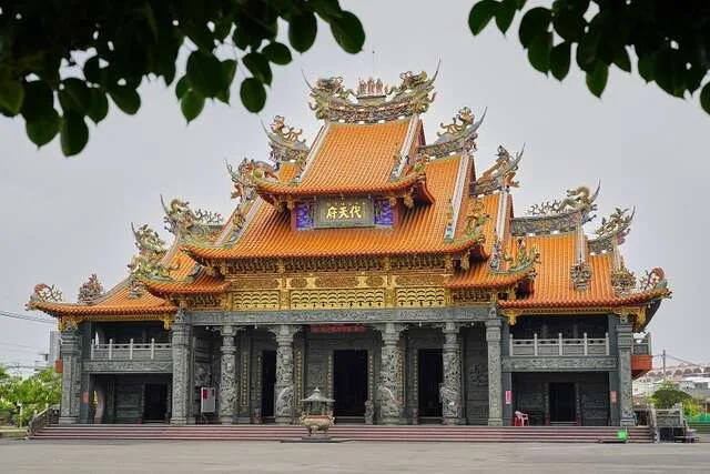 布袋嘴寮代天府(百年魚木)