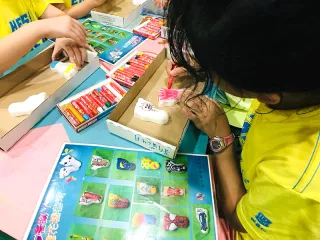 小石膏腳彩繪