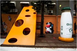乳酪與鮮奶之大型裝置藝術